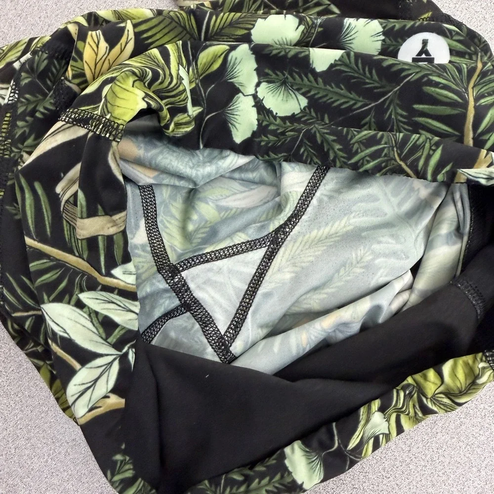 Yoga Democracy Leggings Womens XS Black Green Tiger Jungle Botanical Print Capri - Picture 9 of 9